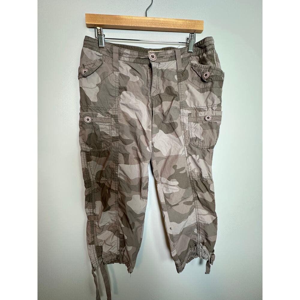 Natural Reflections Size 8 Camo Cargo Capri Pants Cropped Y2K Utility Drawstring